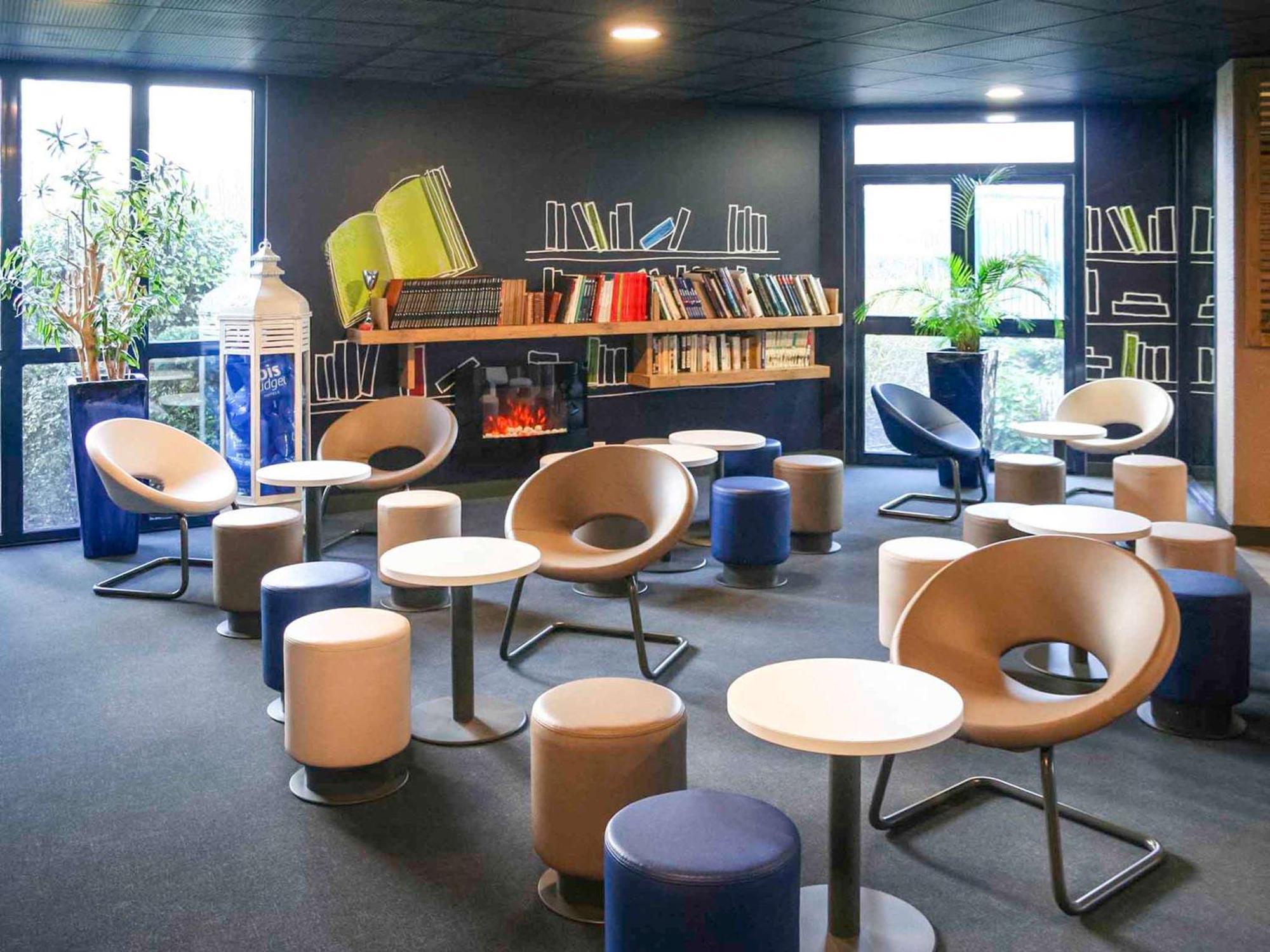 Ibis Budget Marne La Vallee Pontault Combault ภายนอก รูปภาพ