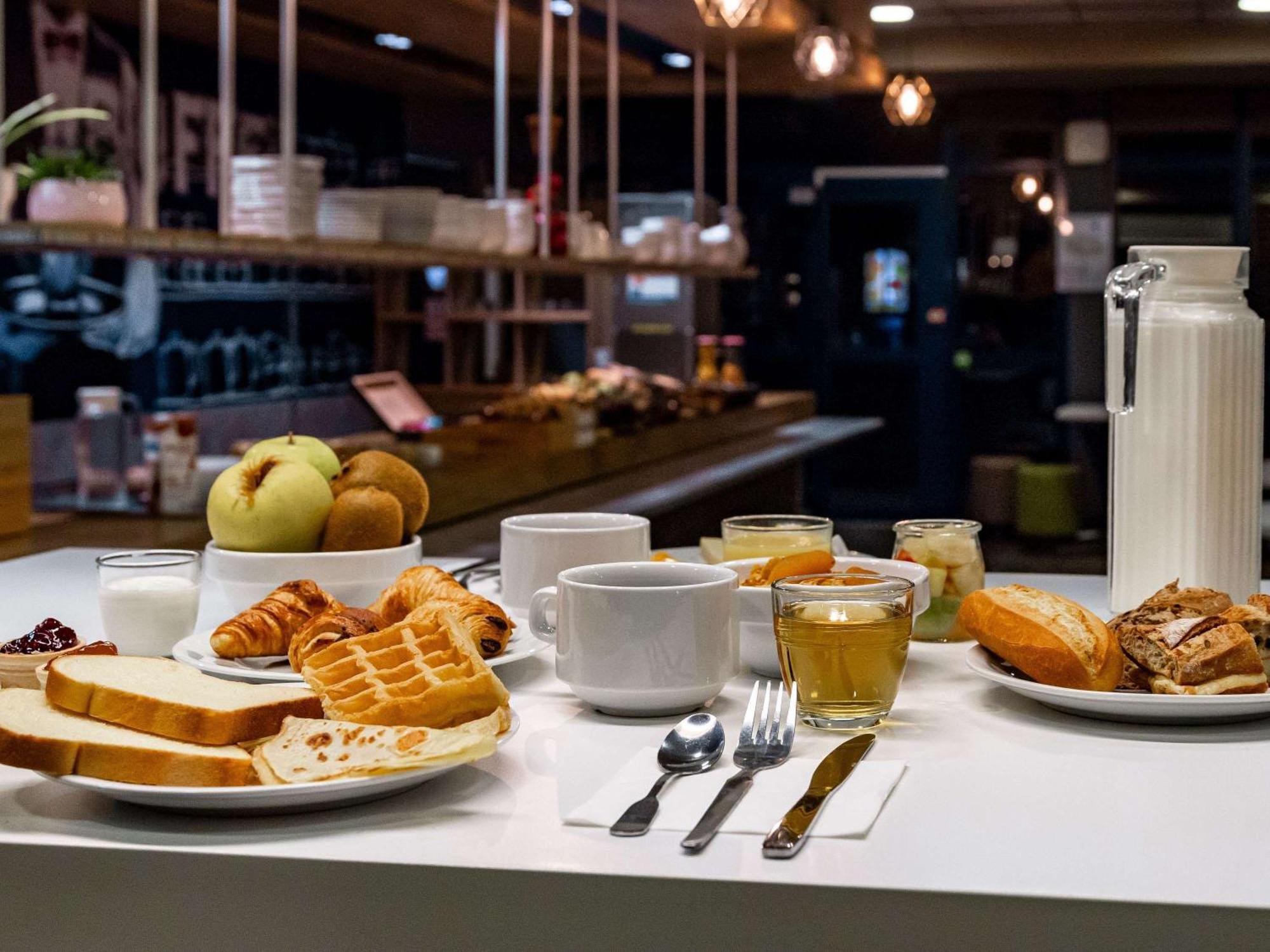 Ibis Budget Marne La Vallee Pontault Combault ภายนอก รูปภาพ