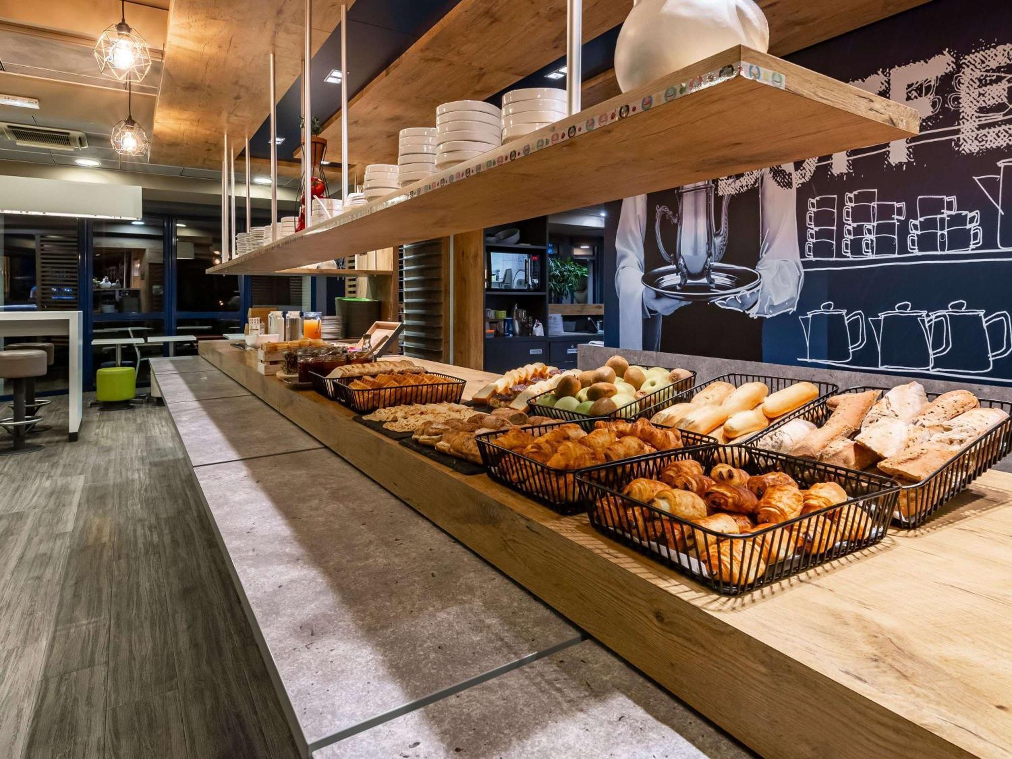 Ibis Budget Marne La Vallee Pontault Combault ภายนอก รูปภาพ