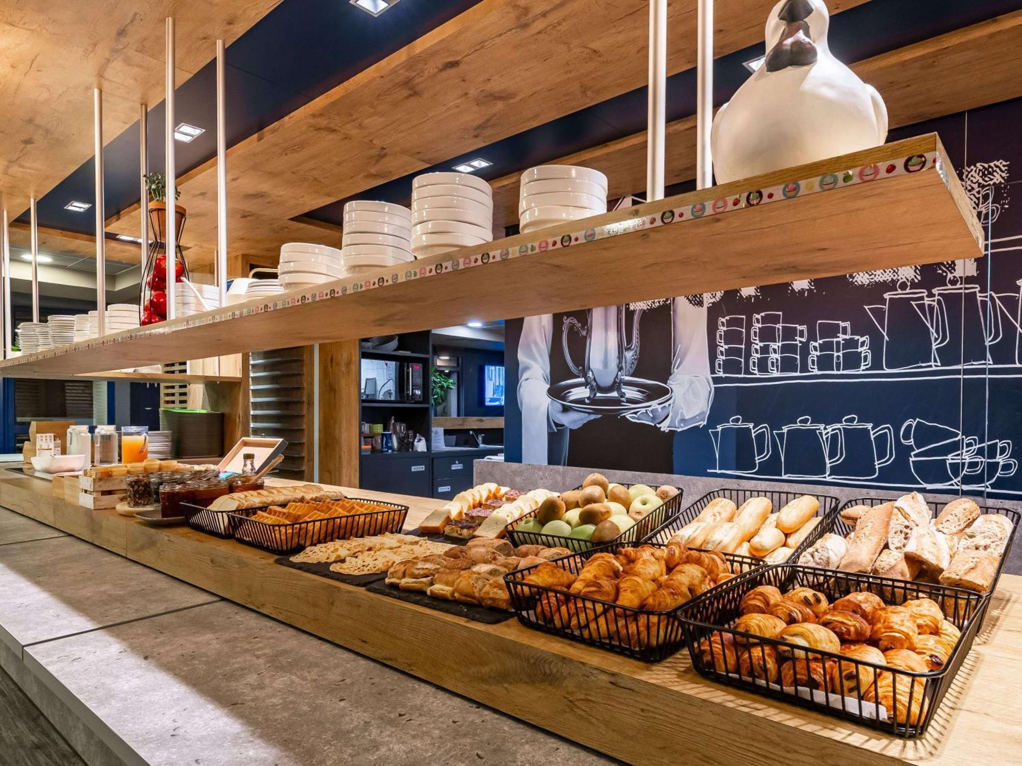 Ibis Budget Marne La Vallee Pontault Combault ภายนอก รูปภาพ
