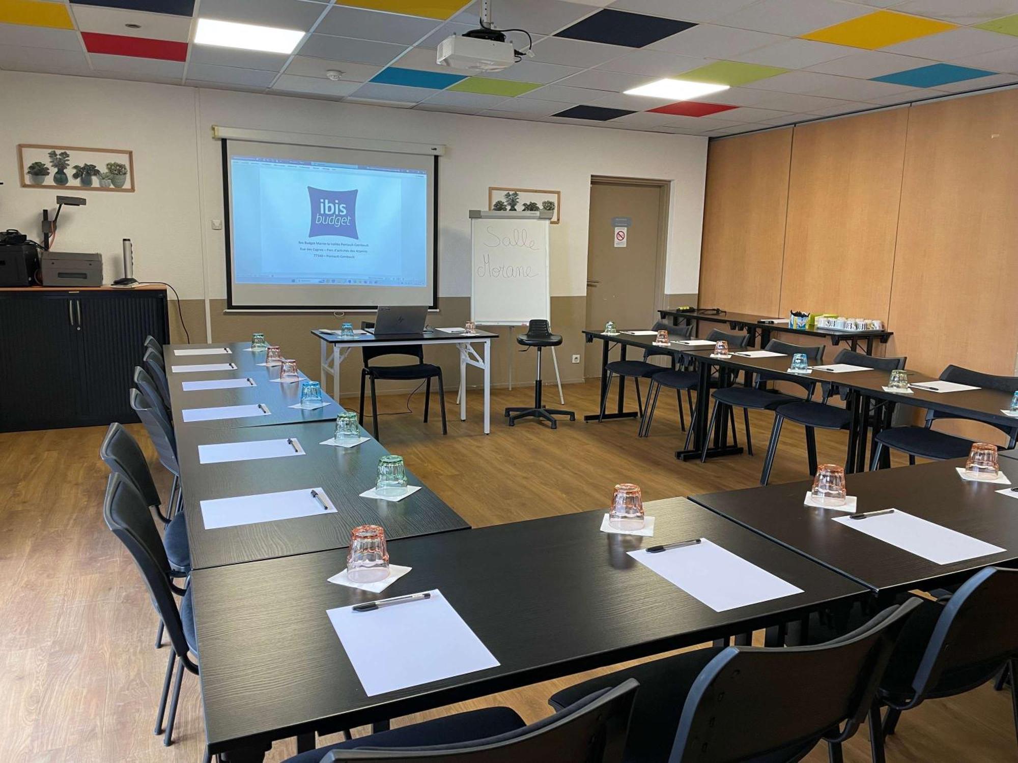 Ibis Budget Marne La Vallee Pontault Combault ภายนอก รูปภาพ