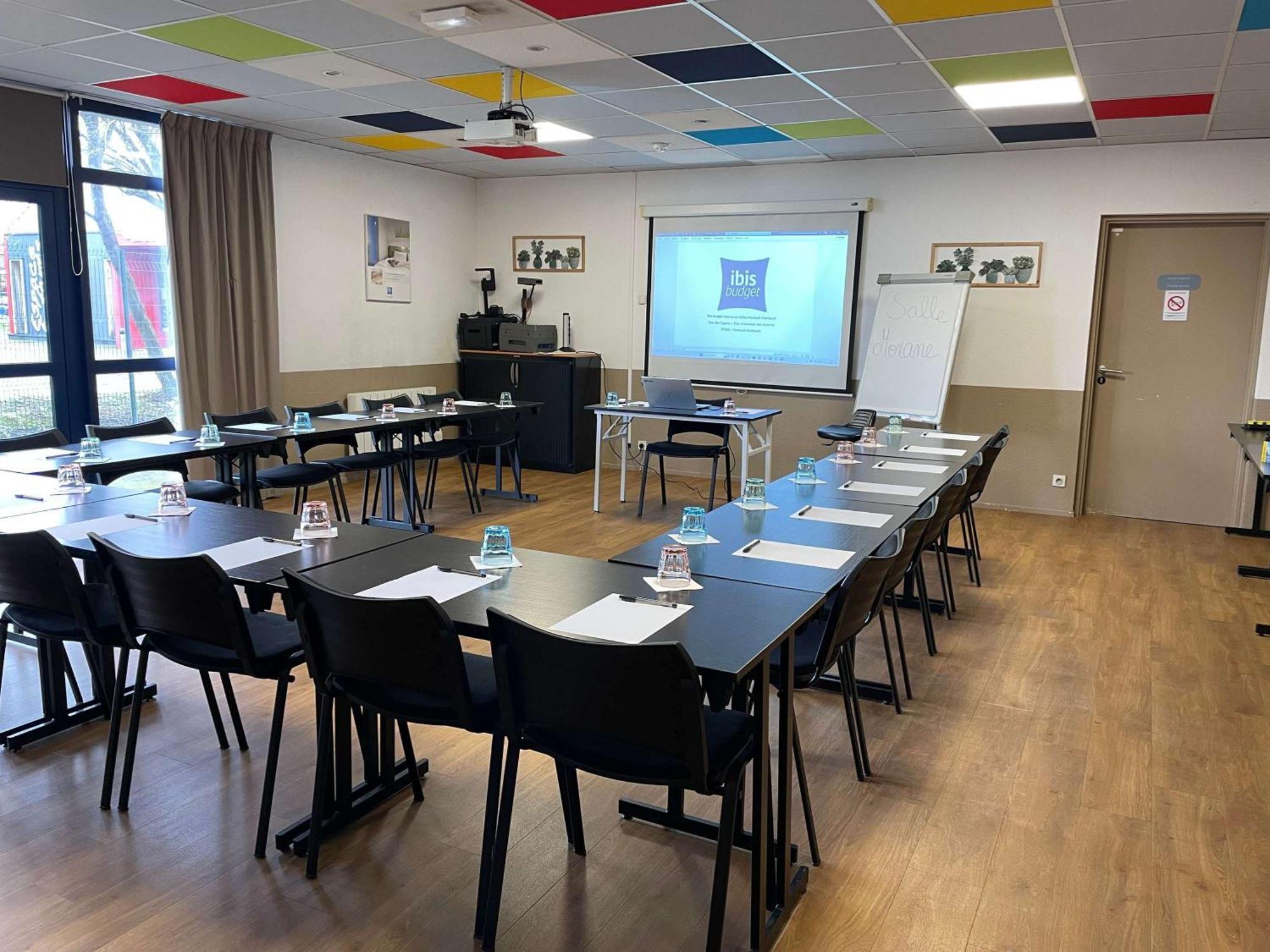 Ibis Budget Marne La Vallee Pontault Combault ภายนอก รูปภาพ