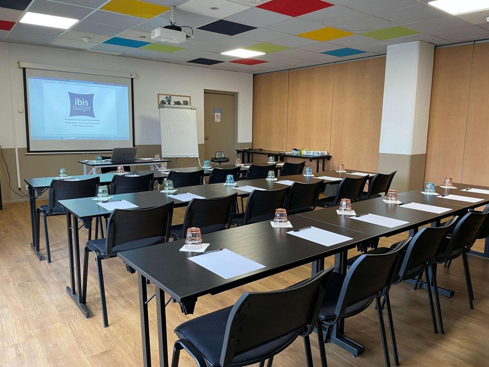 Ibis Budget Marne La Vallee Pontault Combault ภายนอก รูปภาพ