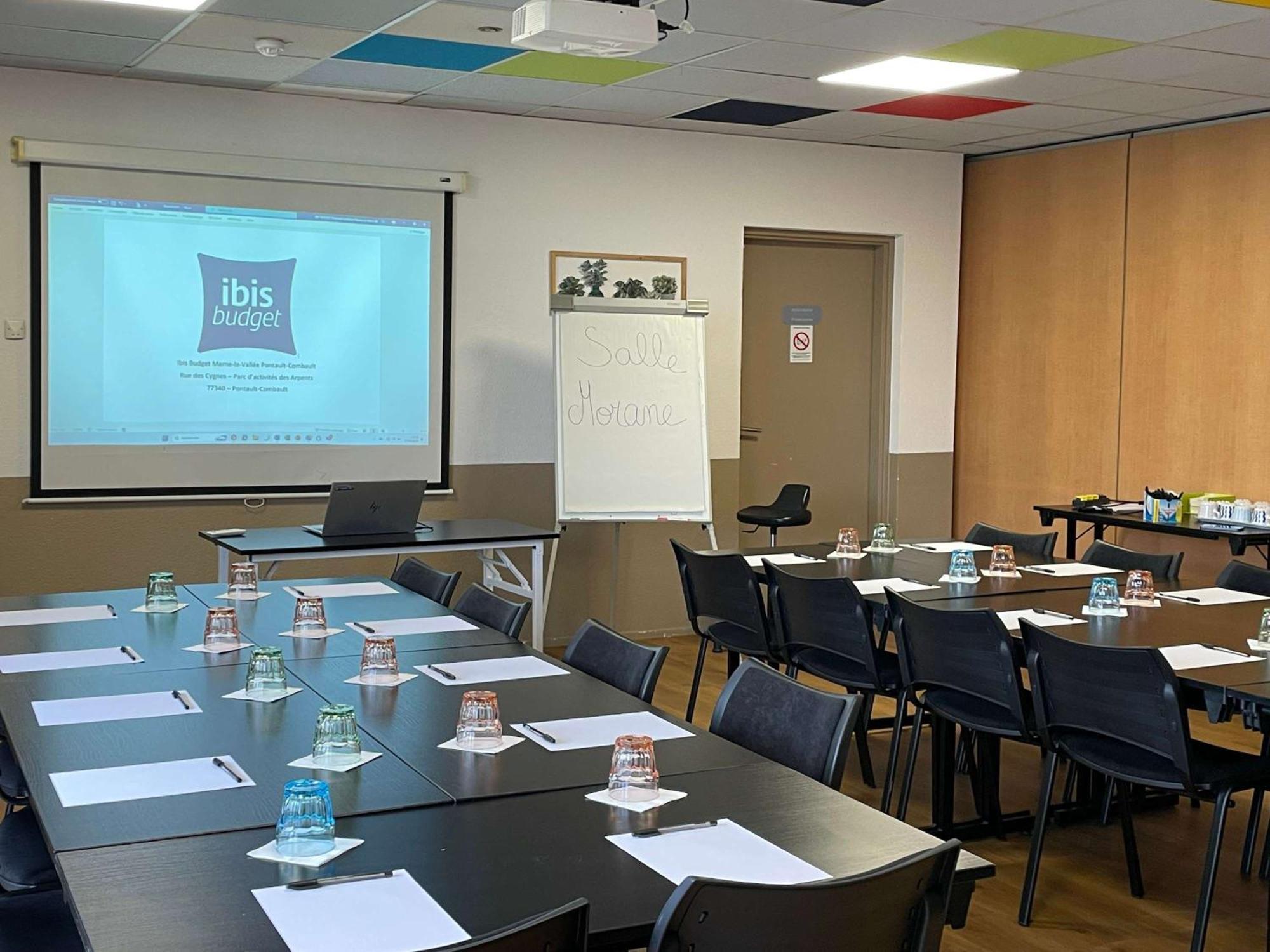 Ibis Budget Marne La Vallee Pontault Combault ภายนอก รูปภาพ