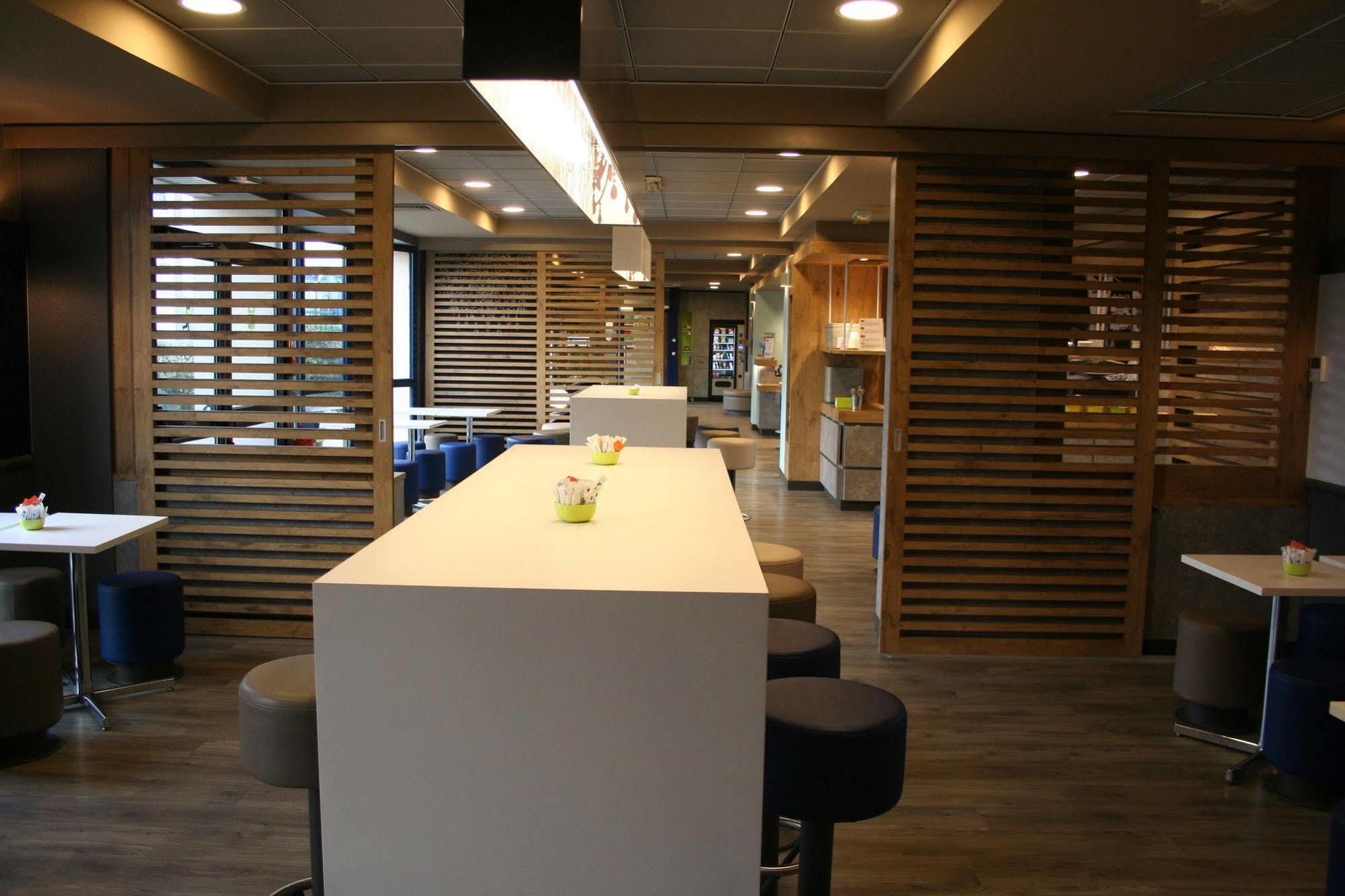 Ibis Budget Marne La Vallee Pontault Combault ภายนอก รูปภาพ