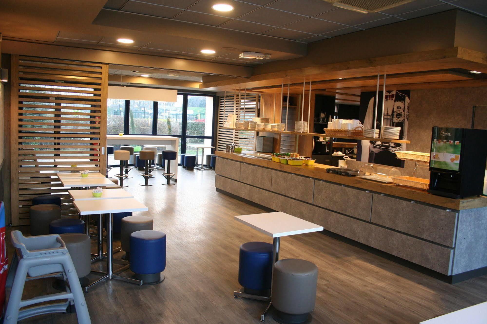 Ibis Budget Marne La Vallee Pontault Combault ภายนอก รูปภาพ