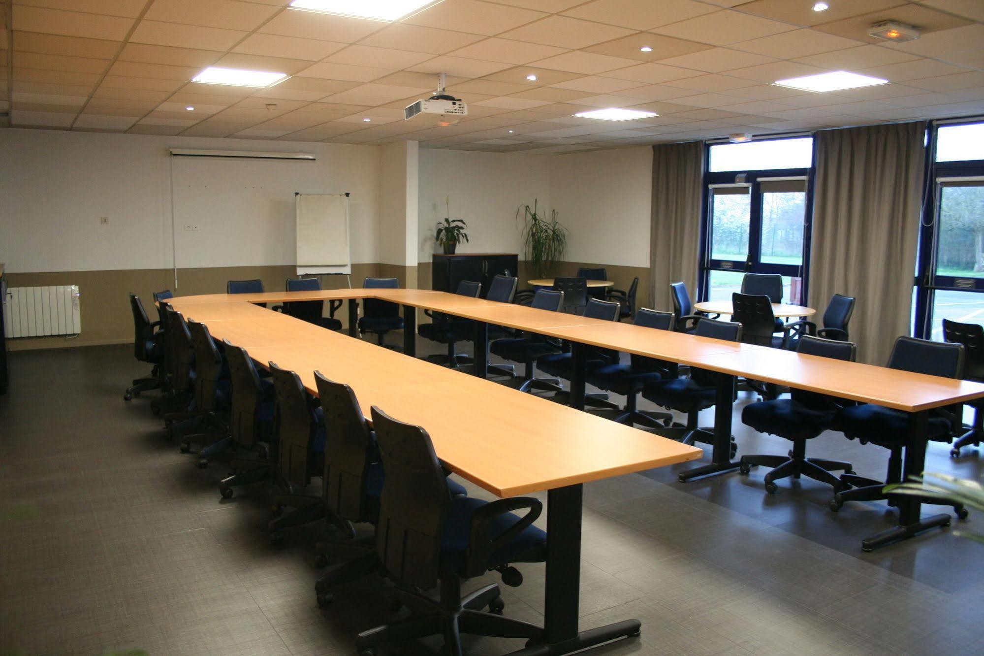 Ibis Budget Marne La Vallee Pontault Combault ภายนอก รูปภาพ